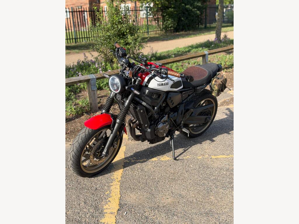 Yamaha XSR700