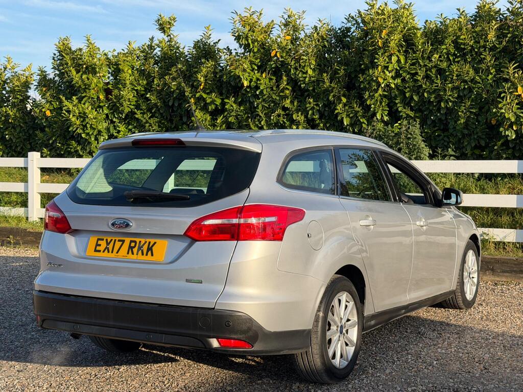 2017 Ford Focus thumbnail 14
