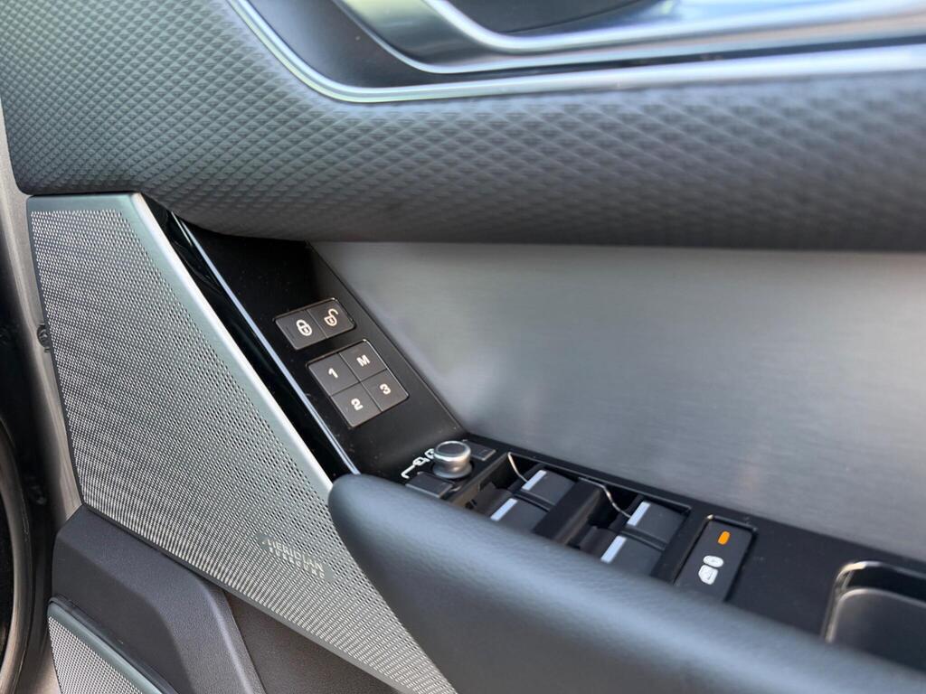 2018 Land Rover Range Rover Velar thumbnail 43