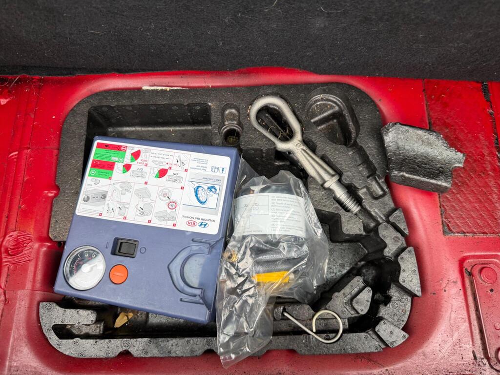 2011 MINI Hatch thumbnail 28