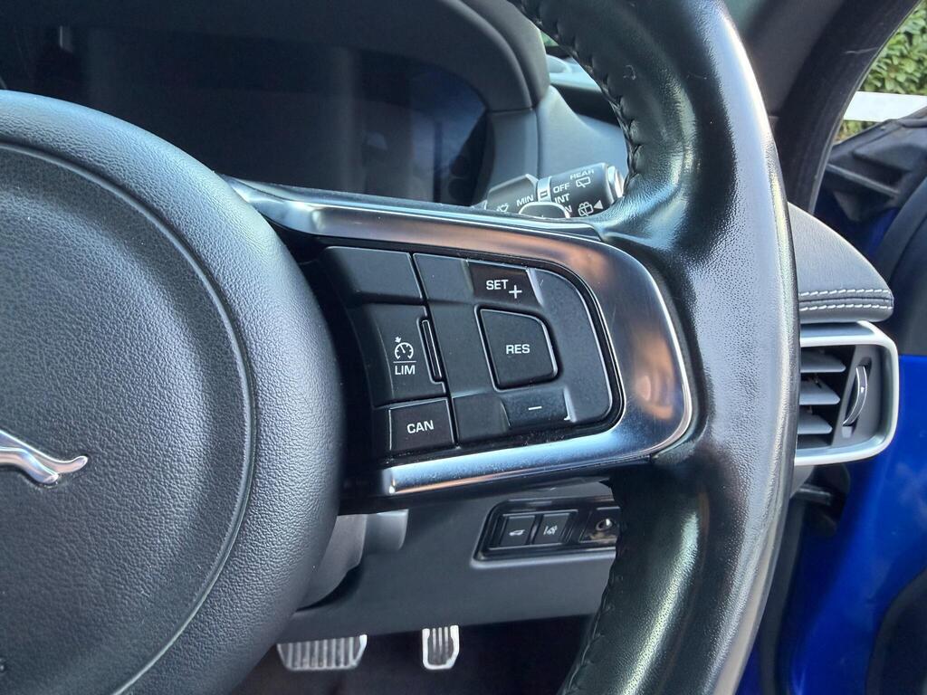 Jaguar F-PACE 2.0 D180 R-Sport Auto AWD Euro 6 (s/s) 5dr thumbnail 26