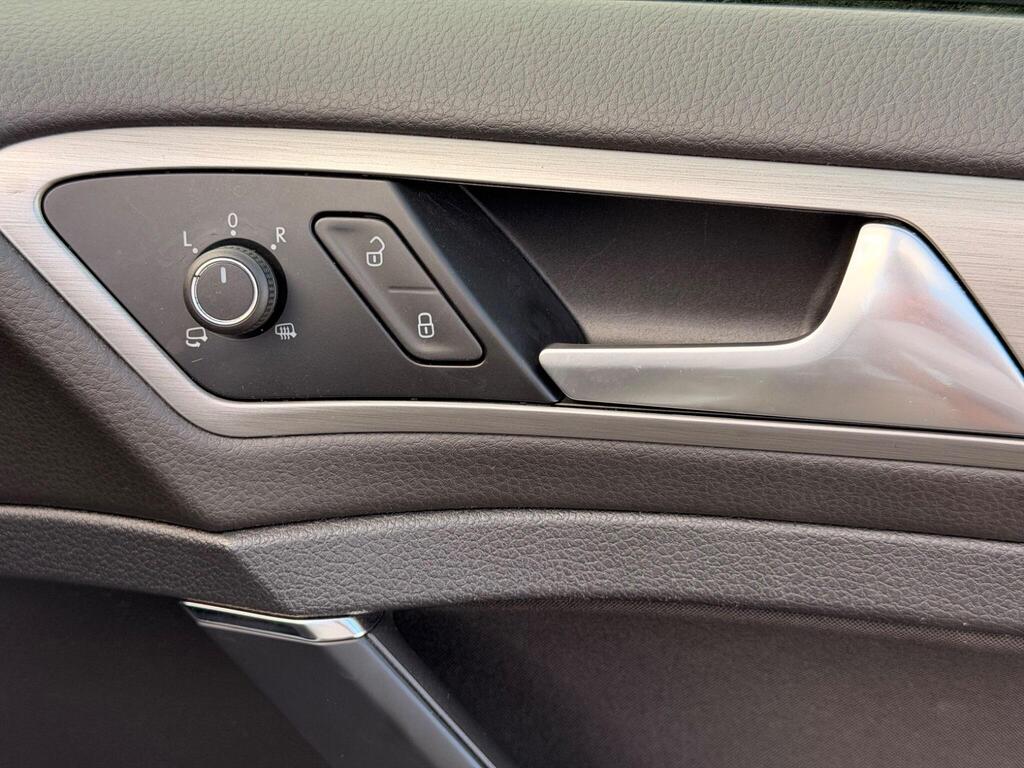 2015 Volkswagen Golf thumbnail 43