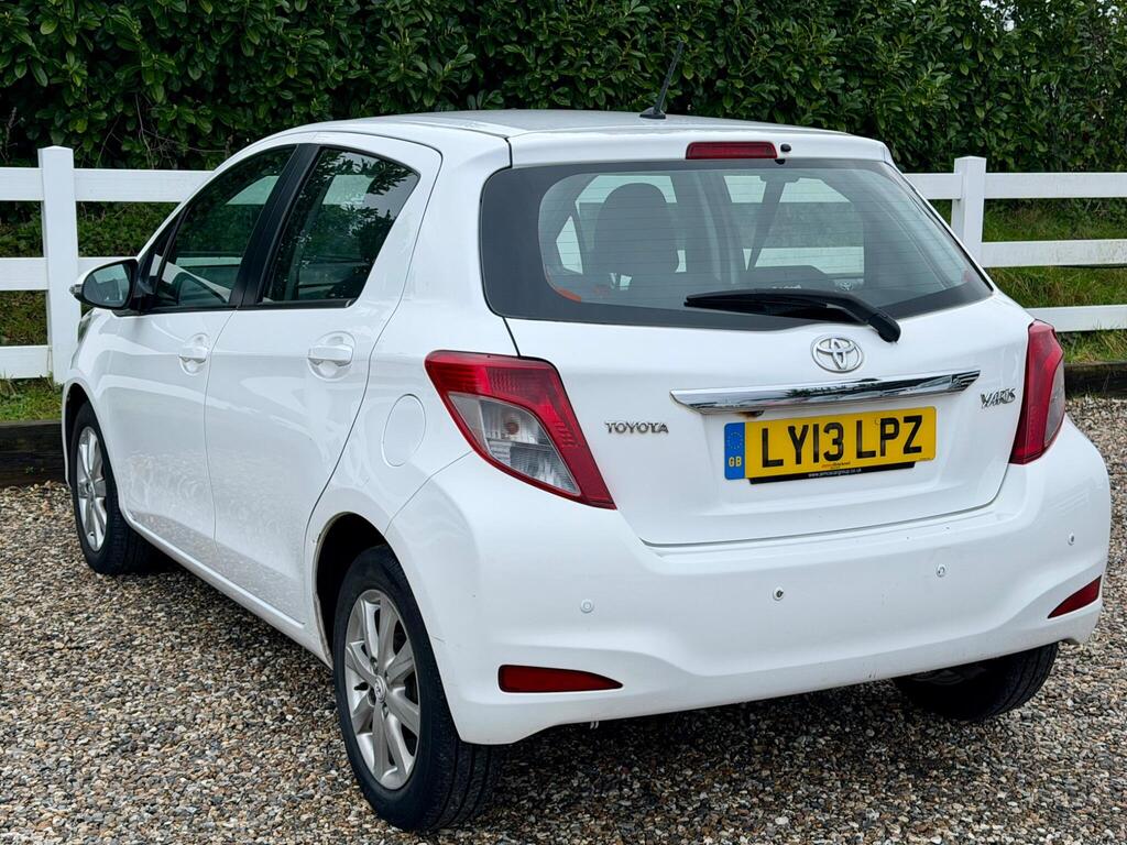 2013 Toyota Yaris thumbnail 28