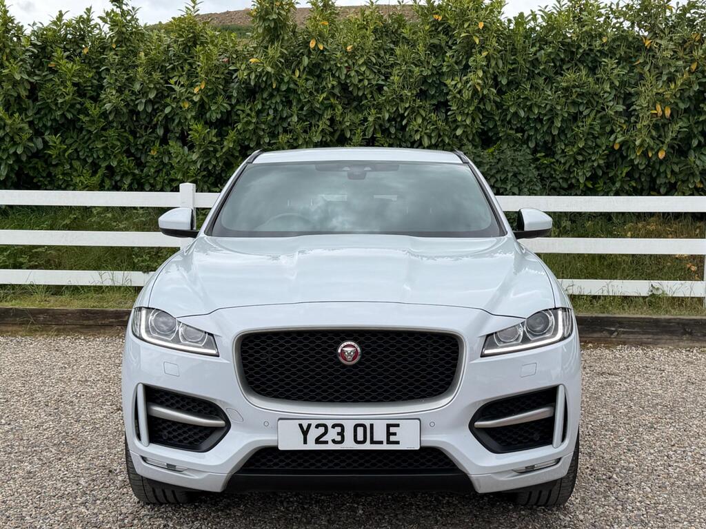 2017 Jaguar F-PACE thumbnail 4