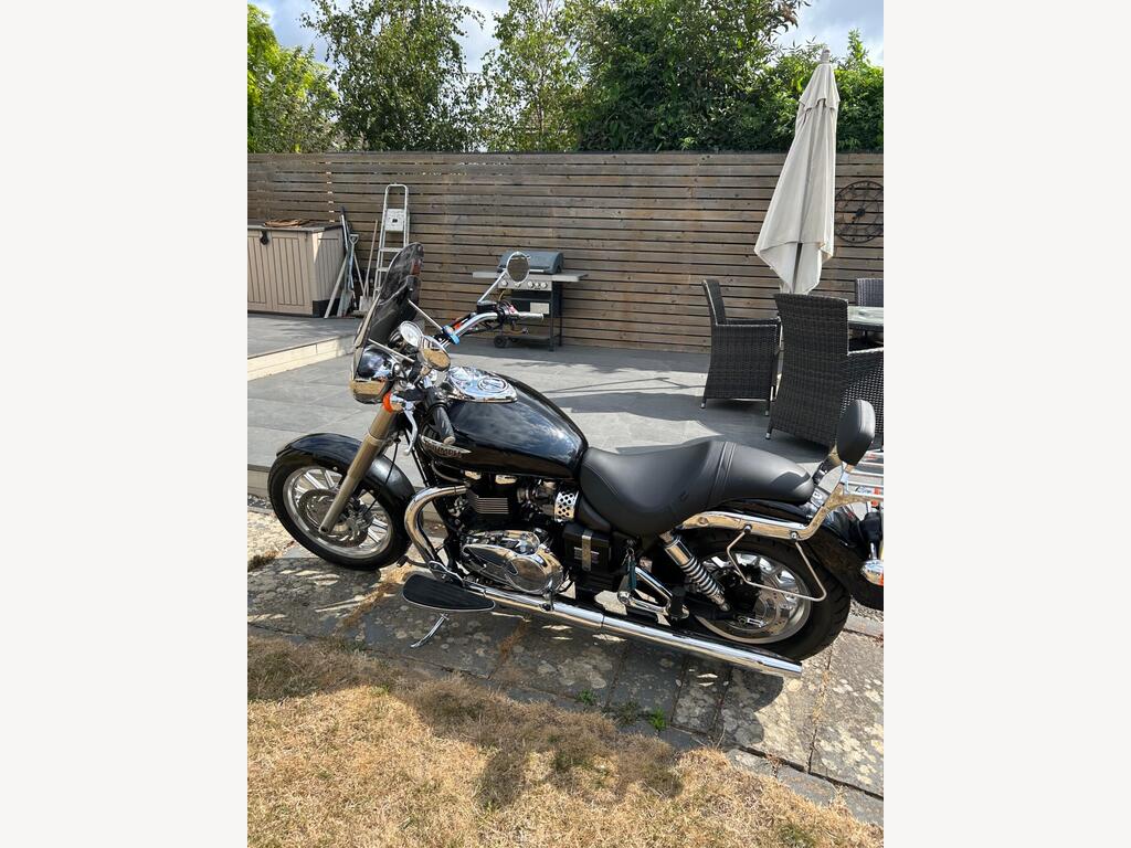 Triumph Bonneville America 865