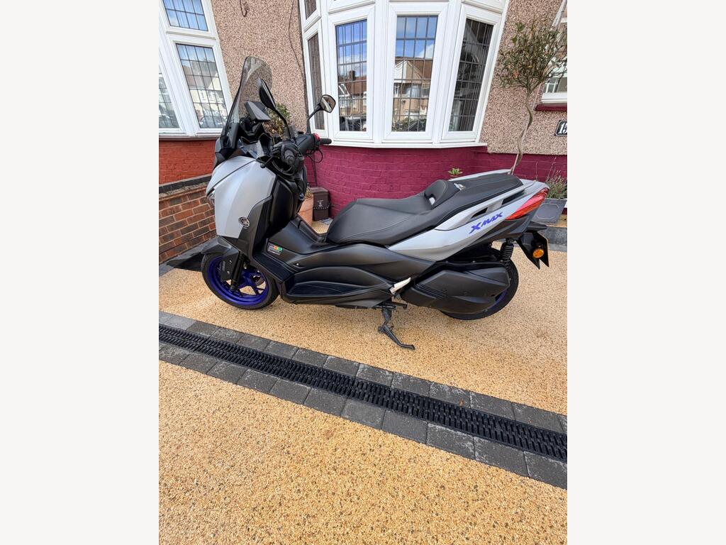 Yamaha XMAX 300