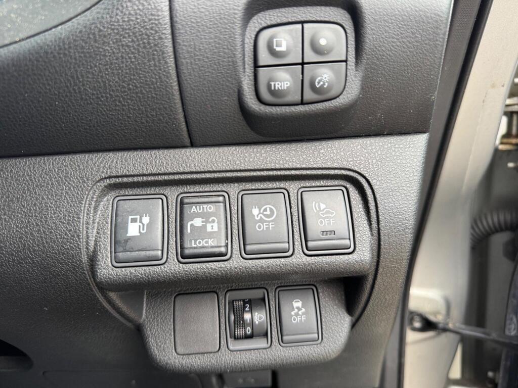 Nissan Leaf 24kWh Acenta Auto 5dr thumbnail 16