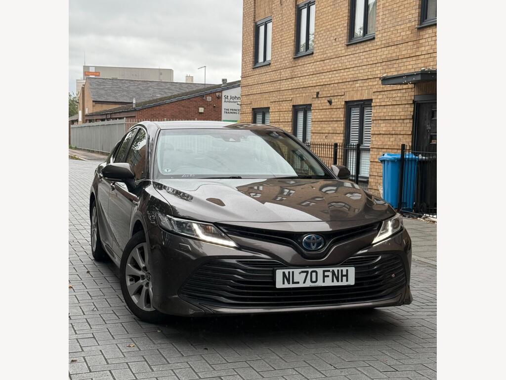 Toyota Camry Saloon 2.5 VVT-h Design CVT Euro 6 (s/s) 4dr