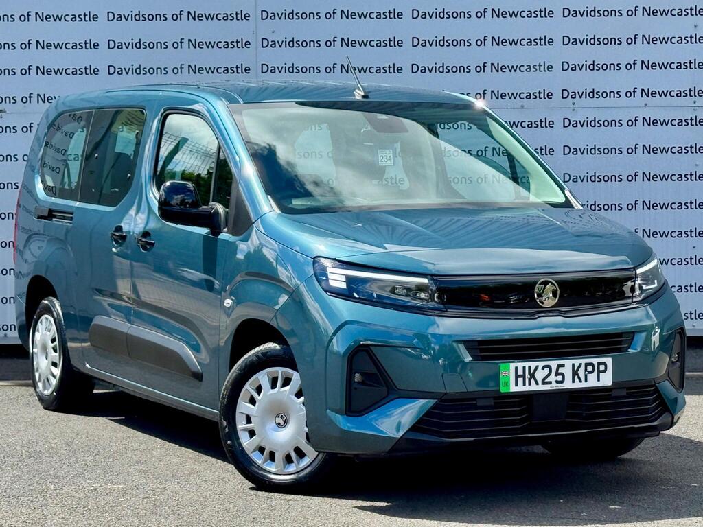 Vauxhall Combo Life Electric MPV 52kWh Design XL MPV Auto 5dr (7.4kW Charger)
