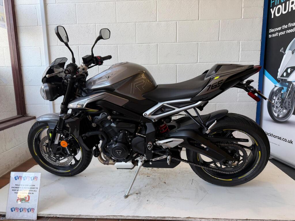 Triumph Street Triple 765