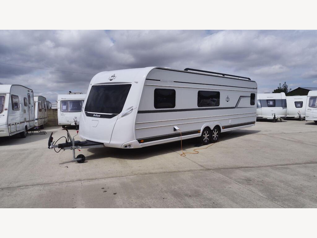 LMC 690 LORD Tourer FIXED ISLAND 5 BERTH AS NEW