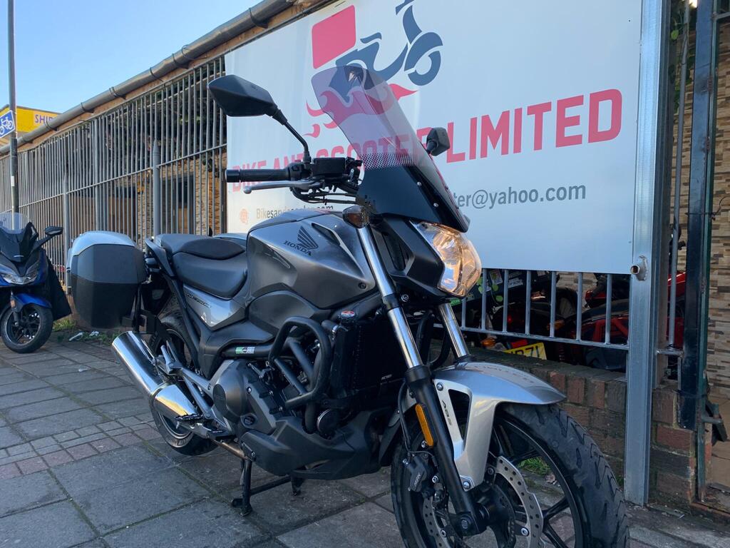 Honda NC750S Naked 750 DCT