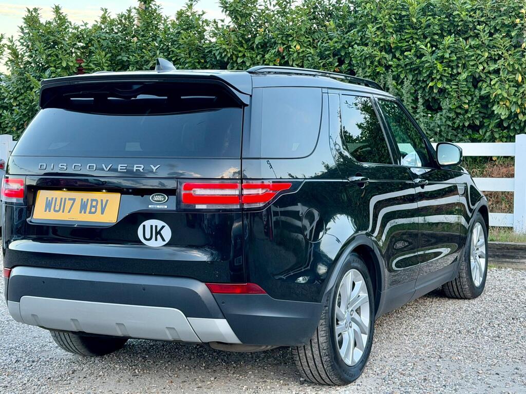2017 Land Rover Discovery thumbnail 16
