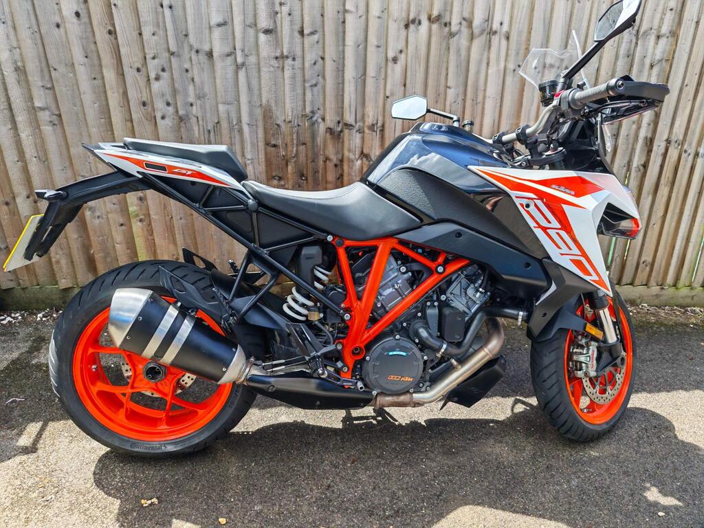KTM 1290 Super Duke GT