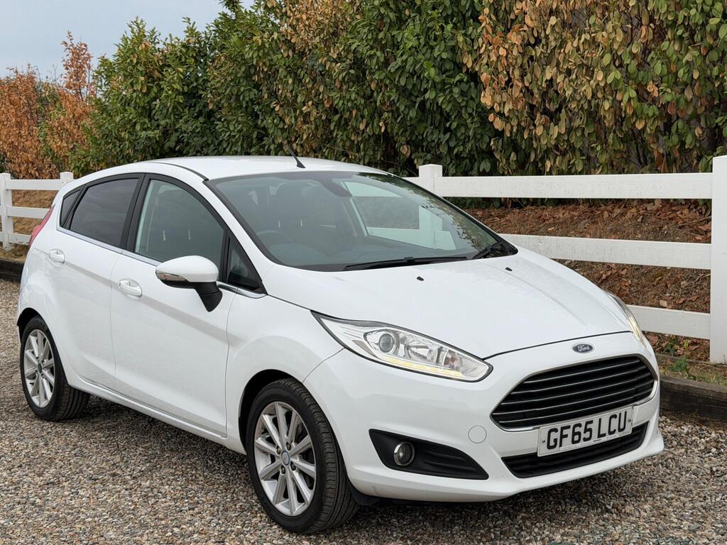 2015 Ford Fiesta thumbnail 4