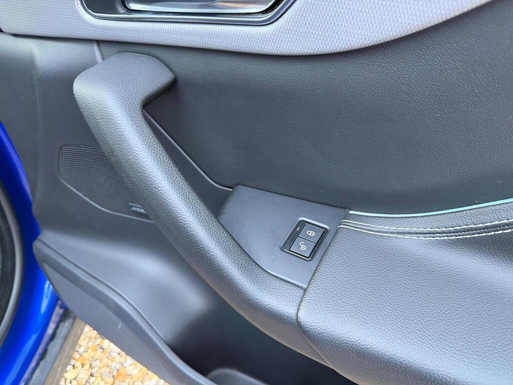 Jaguar F-PACE 2.0 D180 R-Sport Auto AWD Euro 6 (s/s) 5dr thumbnail 34