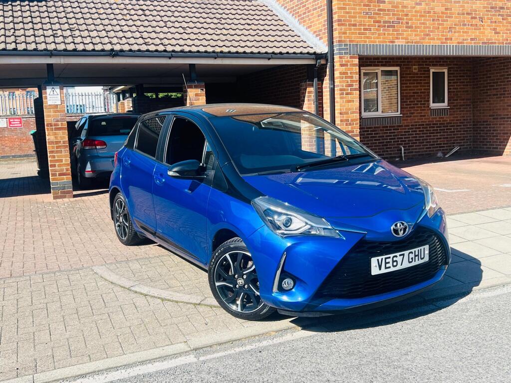 Toyota Yaris Hatchback 1.5 VVT-i Blue Bi-Tone Euro 6 5dr
