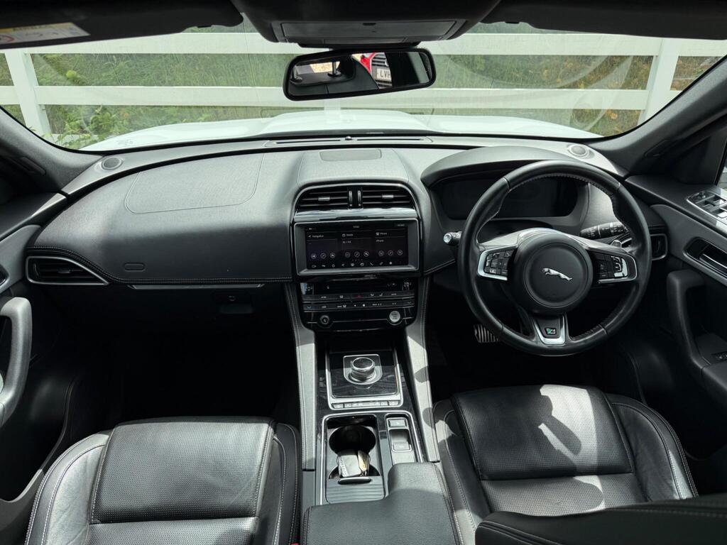 2017 Jaguar F-PACE thumbnail 18