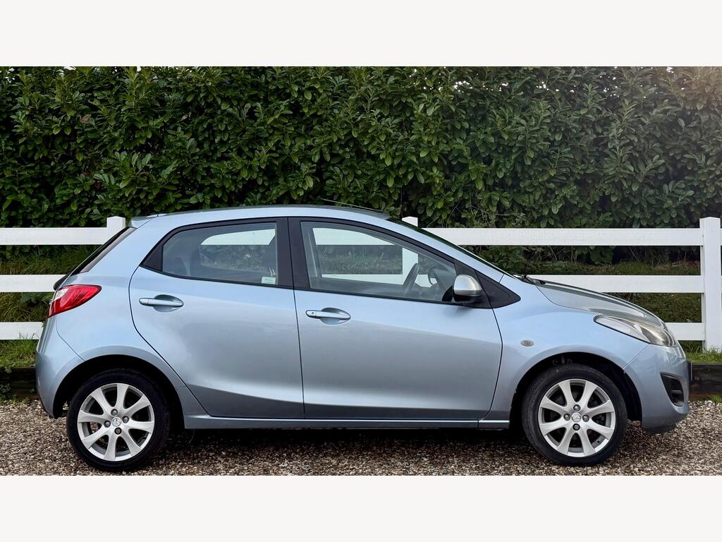 2012 Mazda Mazda2 thumbnail 10