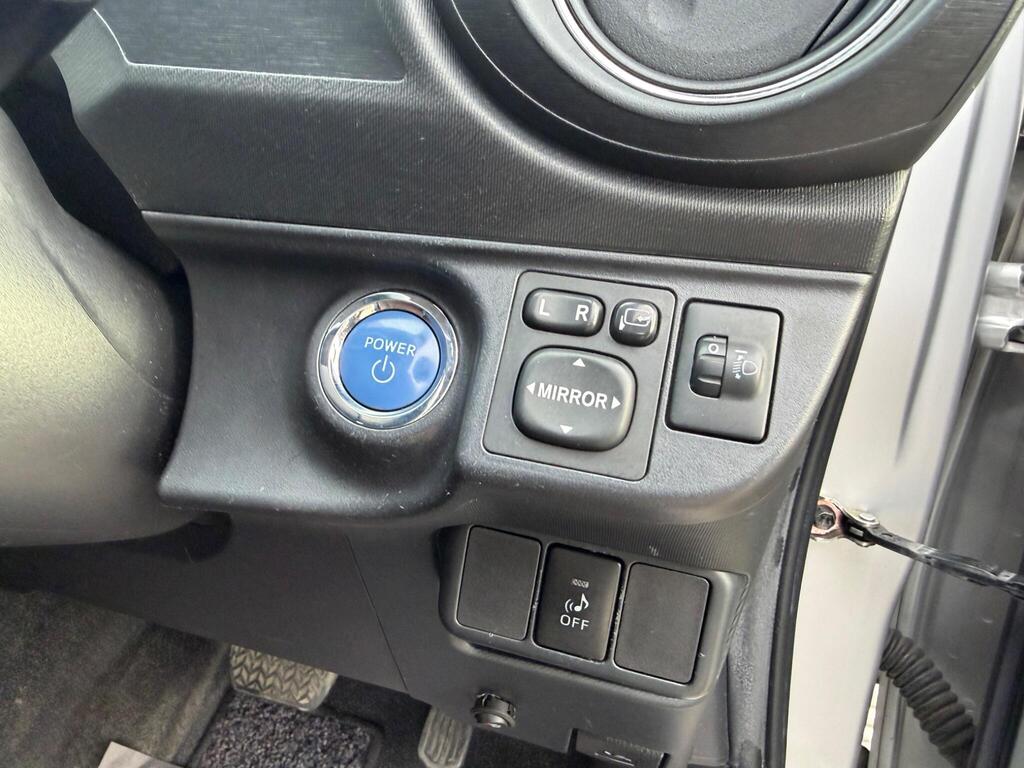 2012 Toyota Aqua thumbnail 24