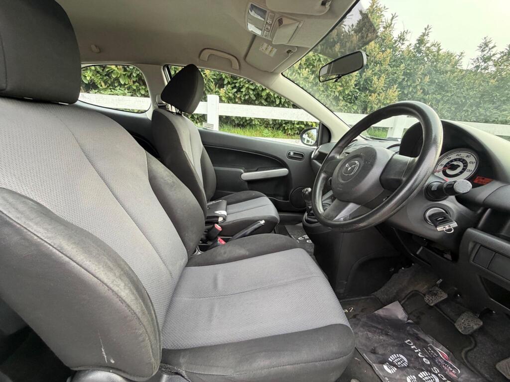 2010 Mazda Mazda2 thumbnail 17