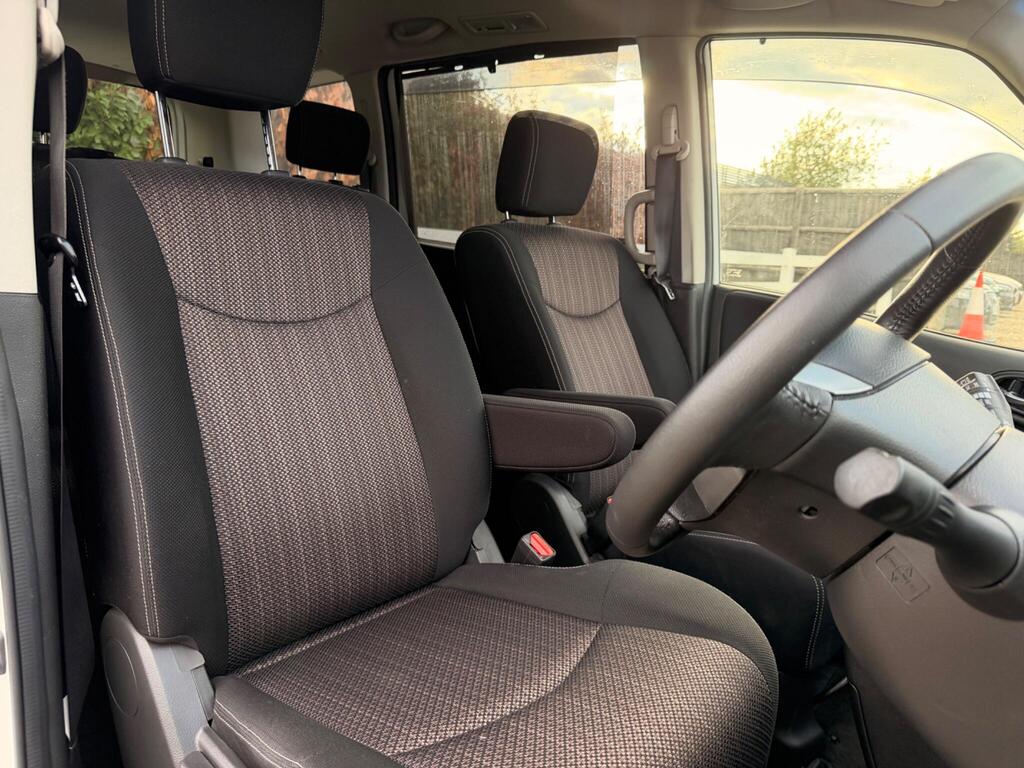2014 Nissan Serena thumbnail 26