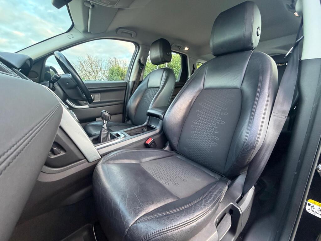 2016 Land Rover Discovery Sport thumbnail 32