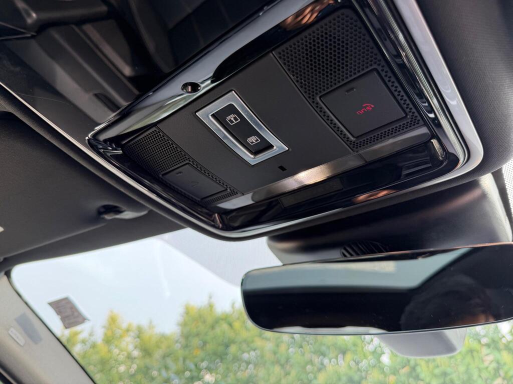 2017 Land Rover Range Rover Velar thumbnail 44