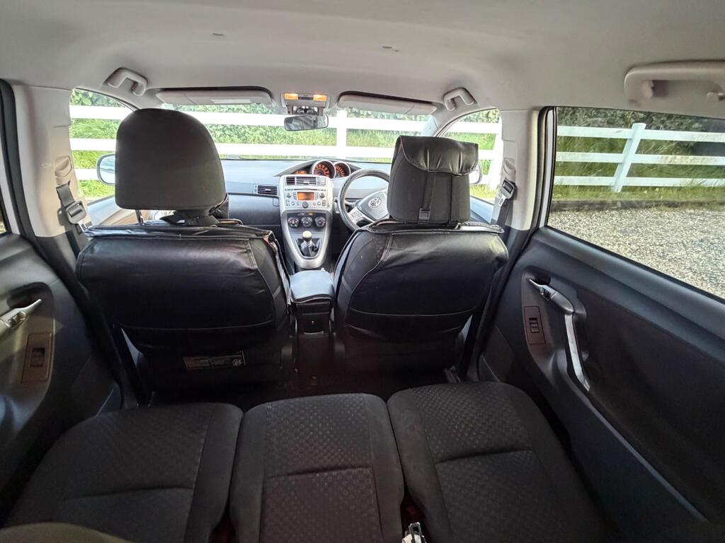 2010 Toyota Verso thumbnail 21