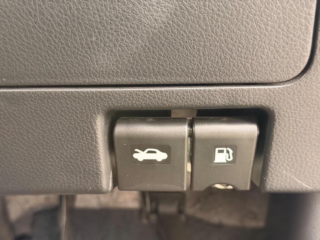 2014 Nissan Serena thumbnail 37