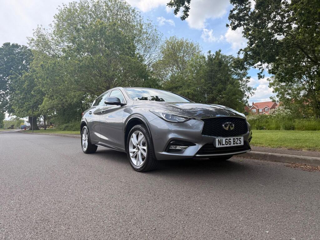 Infiniti Q30