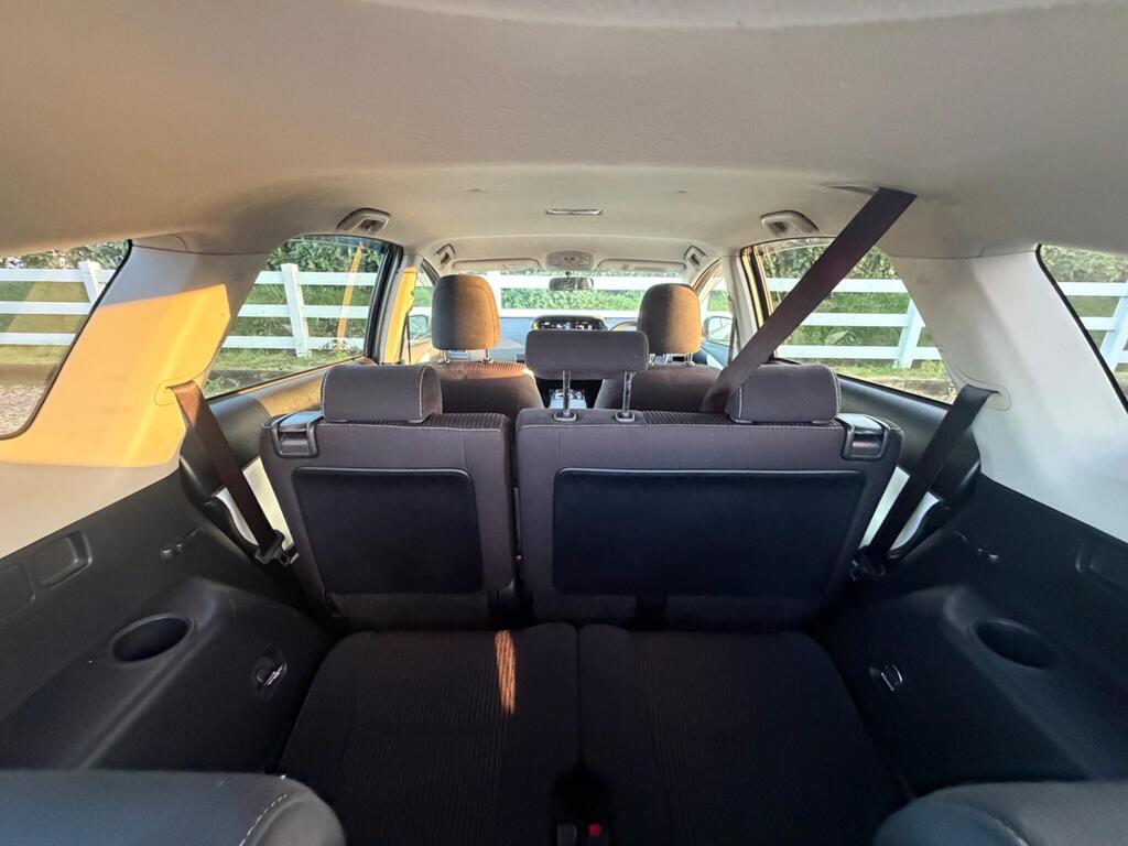 2016 Toyota Prius+ thumbnail 17