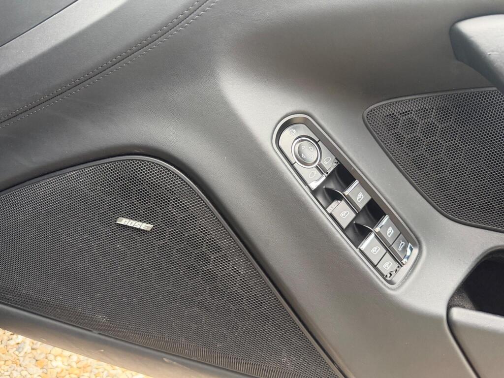 2015 Porsche Panamera thumbnail 31