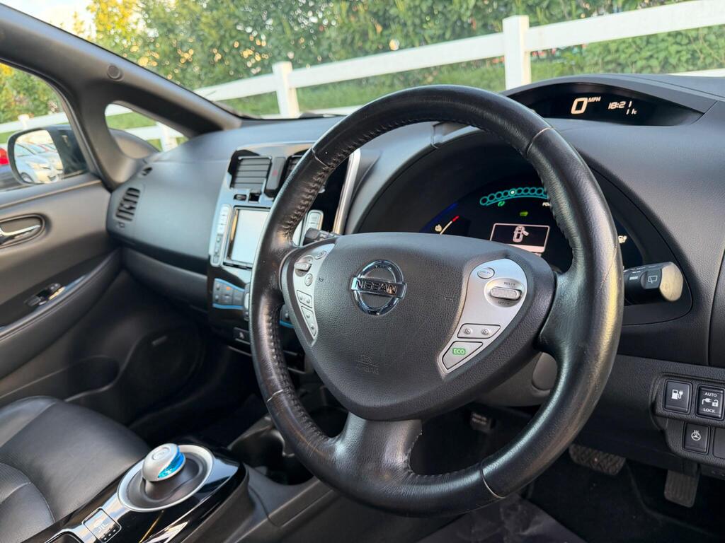 2015 Nissan Leaf thumbnail 30