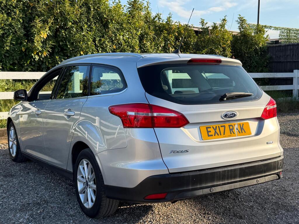 2017 Ford Focus thumbnail 5
