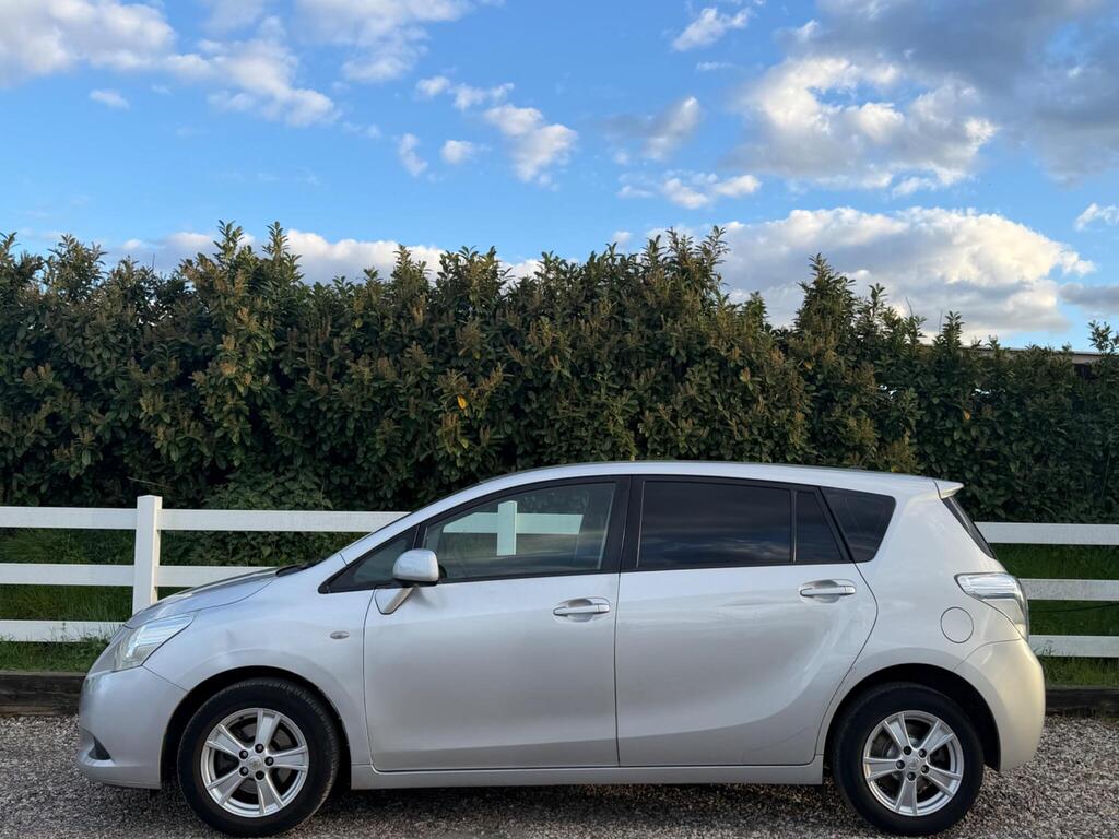 2010 Toyota Verso thumbnail 9