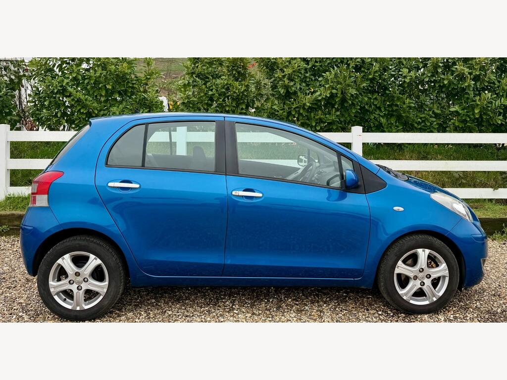 2010 Toyota Yaris thumbnail 13