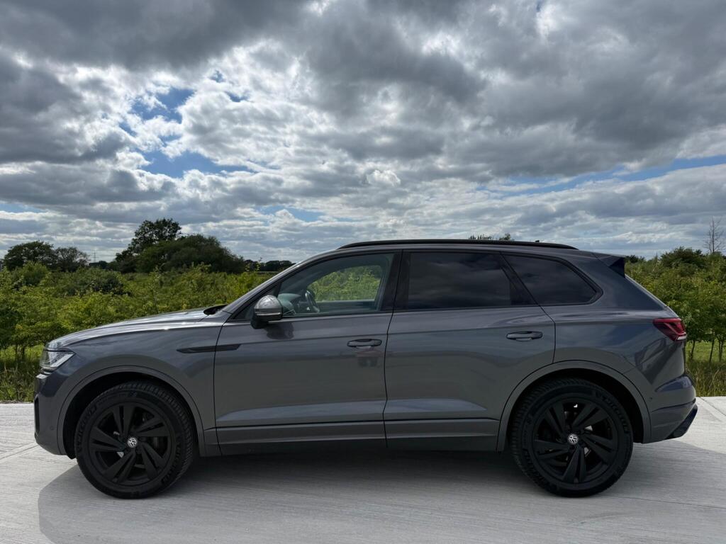 Volkswagen Touareg SUV 3.0 TDI V6 R-Line Tech Tiptronic 4Motion Euro 6 (s/s) 5dr