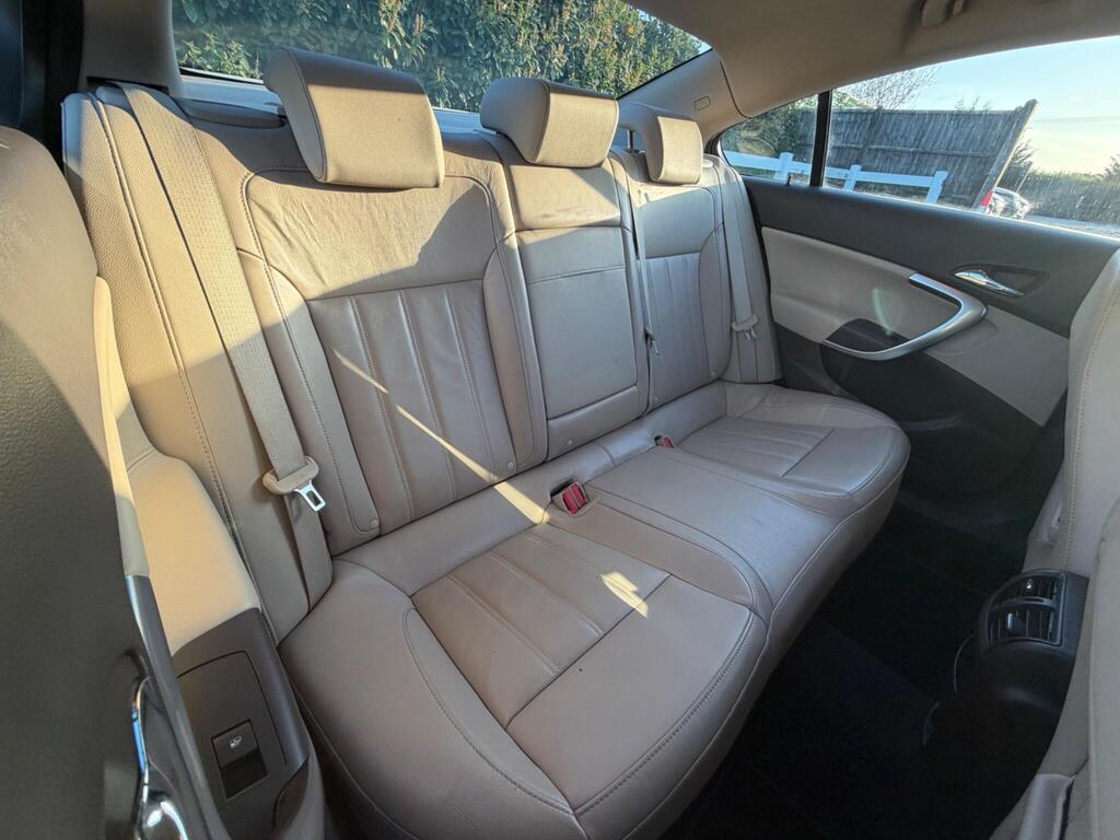 2010 Vauxhall Insignia thumbnail 23