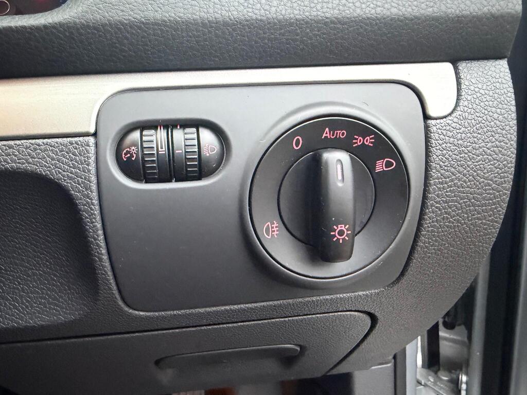 2008 Volkswagen Golf thumbnail 25