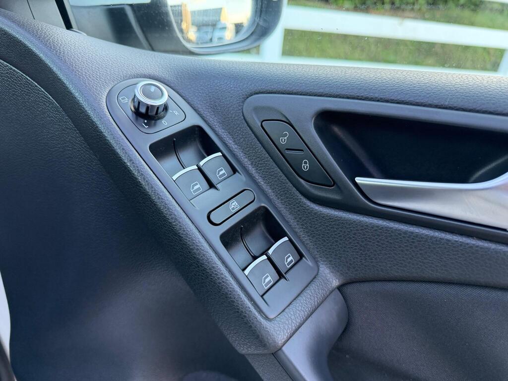 2009 Volkswagen Golf thumbnail 23