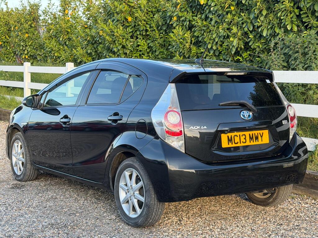 2013 Toyota Aqua thumbnail 6