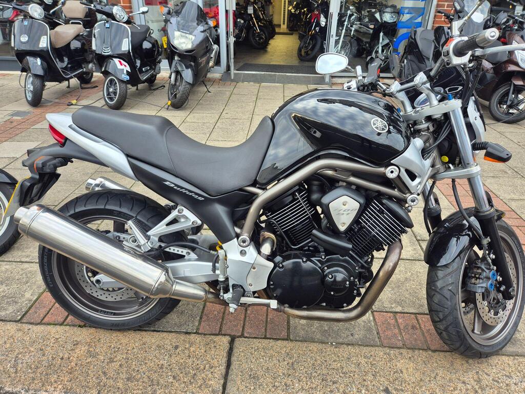 Yamaha BT1100 Naked 1100 Bulldog