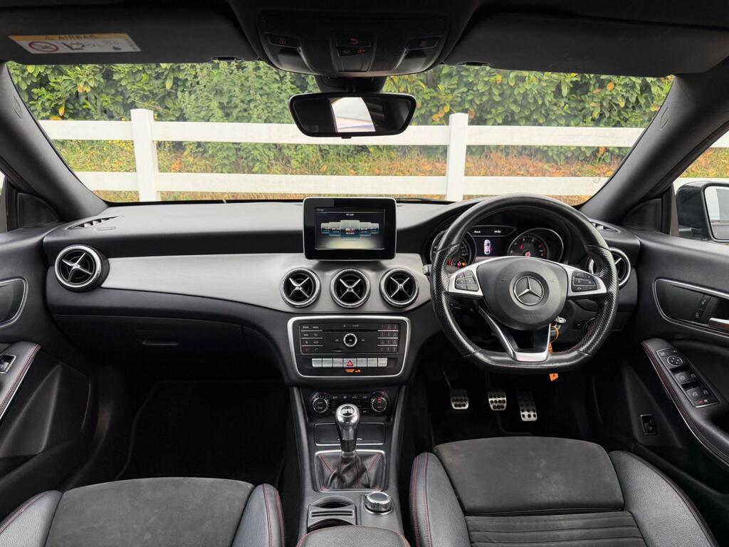 2016 Mercedes-Benz CLA thumbnail 16