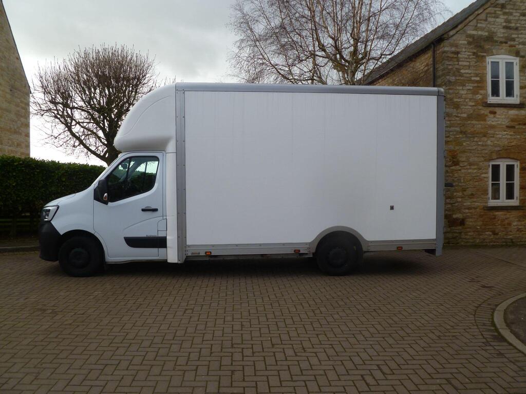 Renault Master Luton 2.3 dCi ENERGY 35 Business Platform Cab FWD LWB Euro 6 (s/s) 2dr