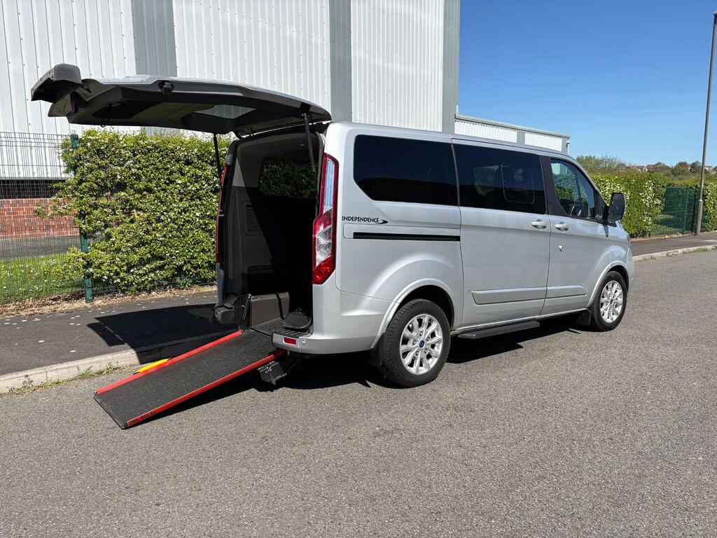 Ford Tourneo Custom Minibus 2.0 320 EcoBlue Titanium Auto L1 Euro 6 (s/s) 5dr