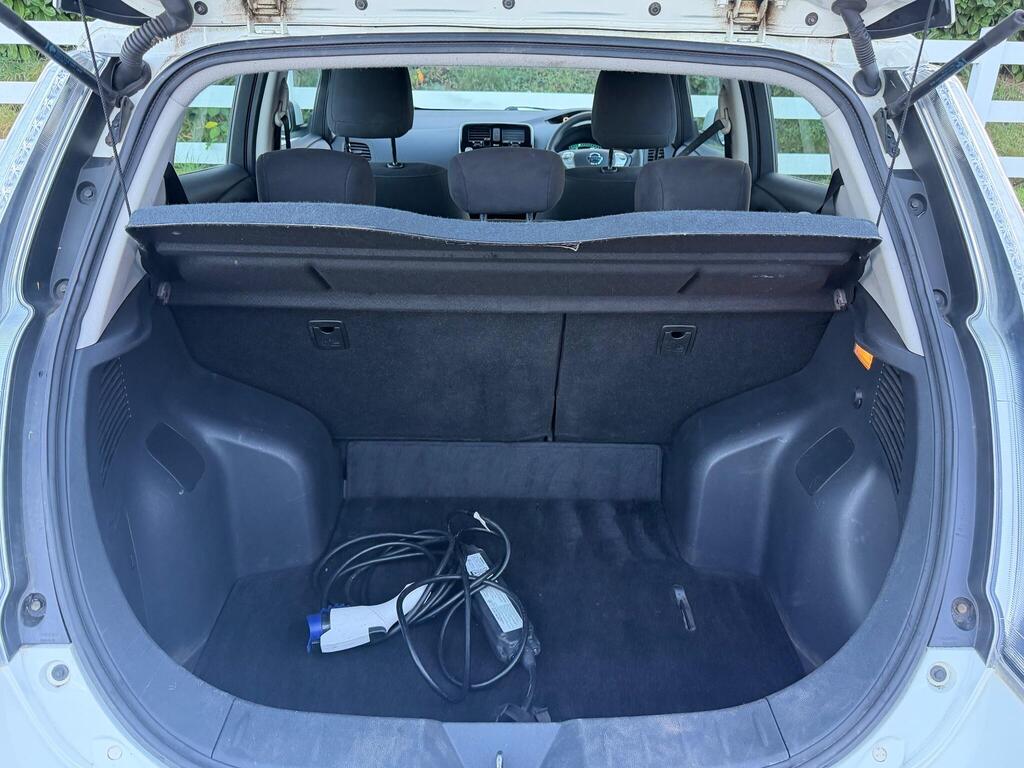 2017 Nissan Leaf thumbnail 25