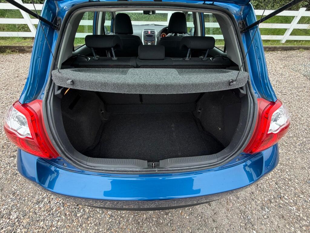 2012 Toyota Auris thumbnail 31