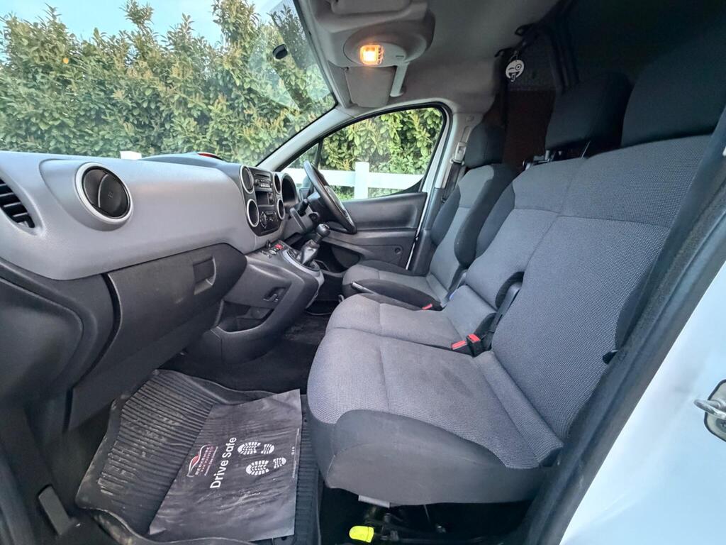 2017 Peugeot Partner thumbnail 19