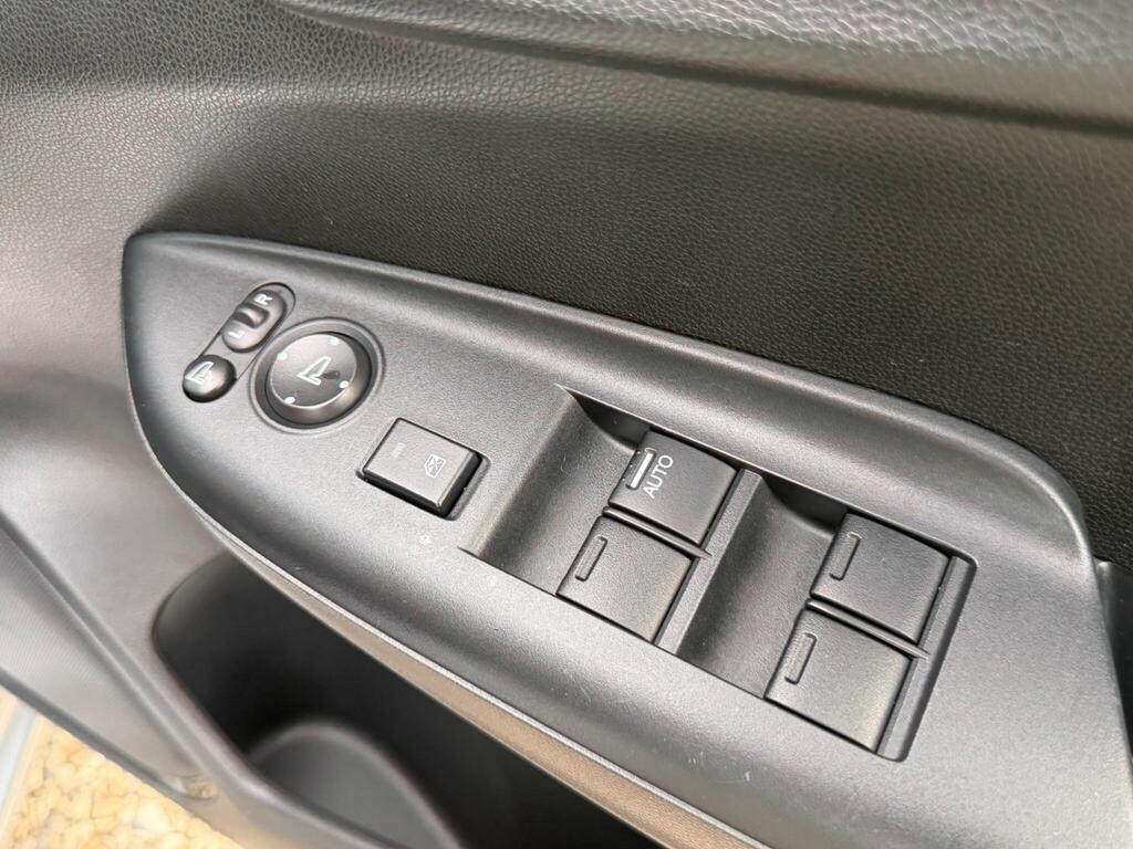 2014 Honda Jazz thumbnail 32